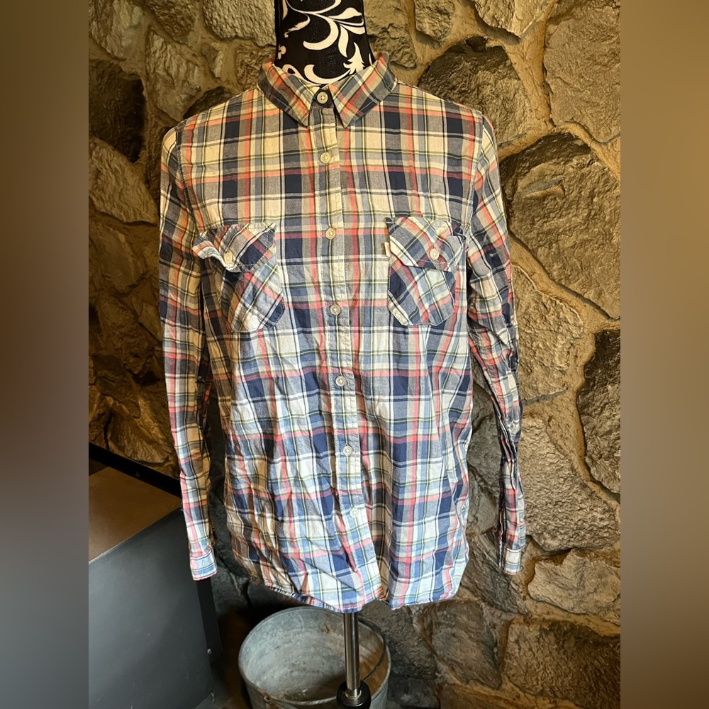 Levi’s Button Down Plaid Shirt M
